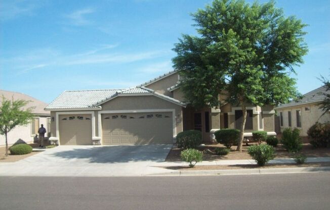 SPACIOUS 4 bedroom, 2 bath home in Phoenix!