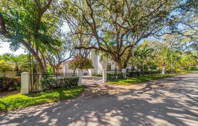 150 W SUNRISE AVE