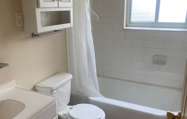 1 bed, 1 bath, 674 sqft, $2,000, Unit 98 C2