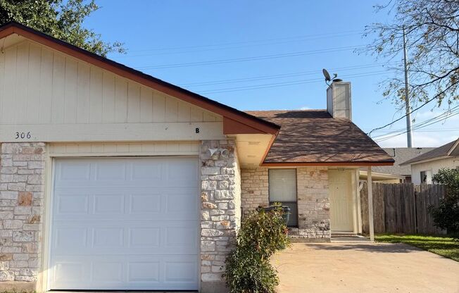 2/2 with backyard (llarda)