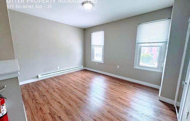 939 BELMONT AVE