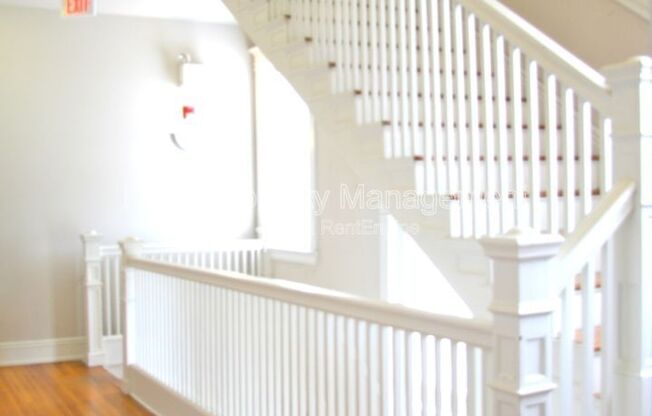 1 bed, 1 bath, 814 sqft, $1,195, Unit 11