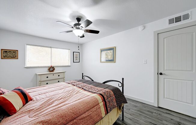 2 beds, 1 bath, 860 sqft, $1,749, Unit 105