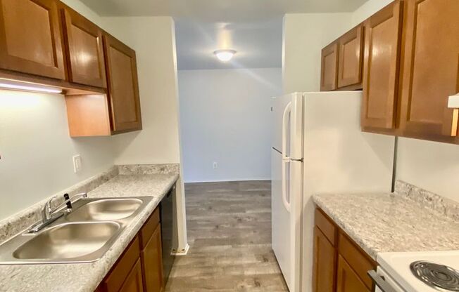 2 beds, 1 bath, 950 sqft, $1,295, Unit #111