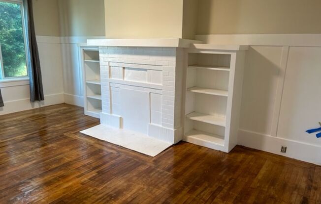 2 beds, 1 bath, $2,100, Unit #6