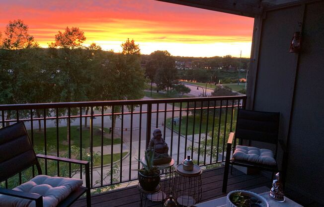 2 beds, 2 baths, 926 sqft, $1,575, Unit 306