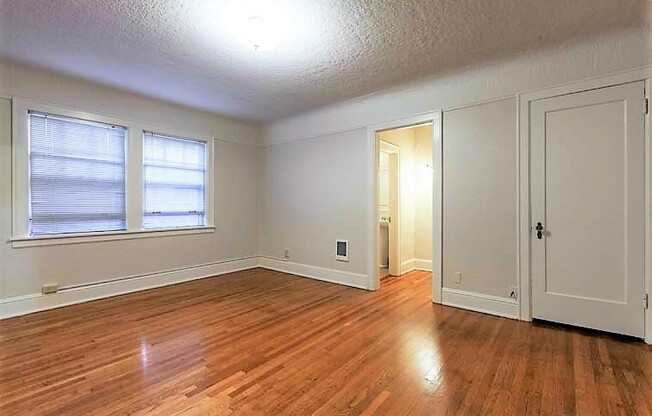 ESTELLE COURT APARTMENTS (MCM10)