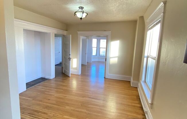1 bed, 1 bath, 410 sqft, $1,895, Unit 402