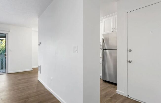 Sheri Hill Apartments - Raleigh Hills with Portland Conveniences