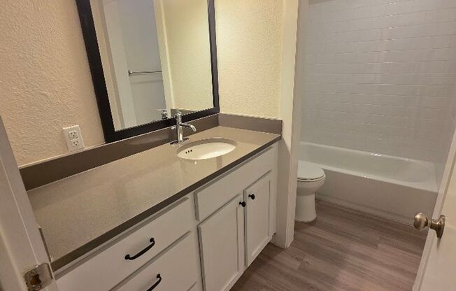 2 beds, 1 bath, 900 sqft, $1,321, Unit ELP2202-336