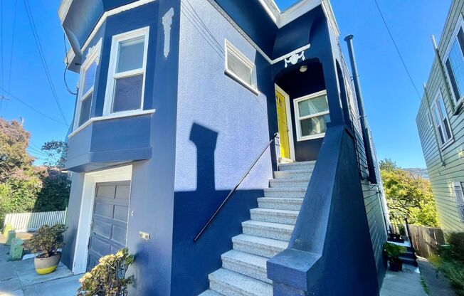 Bernal Heights 3BD/2BA Condo!  Parking!  Laundry!  Pet OK!  PROGRESSIVE