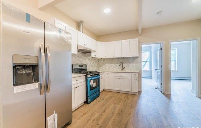 3 beds, 1 bath, 1,100 sqft, $3,000, Unit 3FL