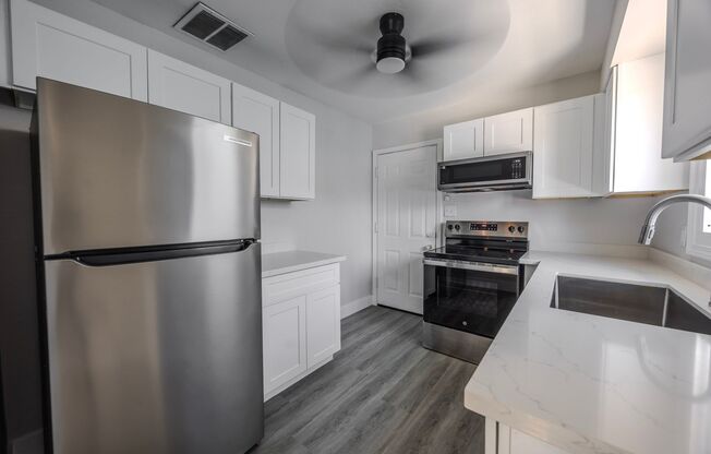 Oversized 800 SQ FT Boutique 1-Bed | Utilities Included | Steps to Main Street