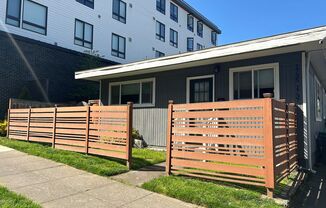 Bright & Beautiful Close-In SE Portland/Sellwood Duplex Most Utilities Included!