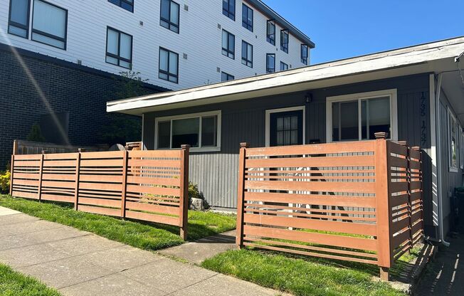 Bright & Beautiful Close-In SE Portland/Sellwood Duplex Most Utilities Included!