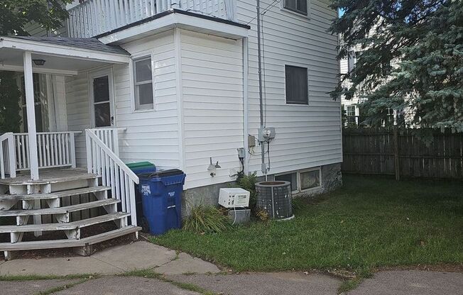 Single Family Home w/ Detached Garage