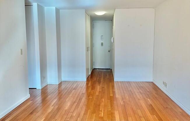 1 bed, 1 bath, $4,500, Unit 25C