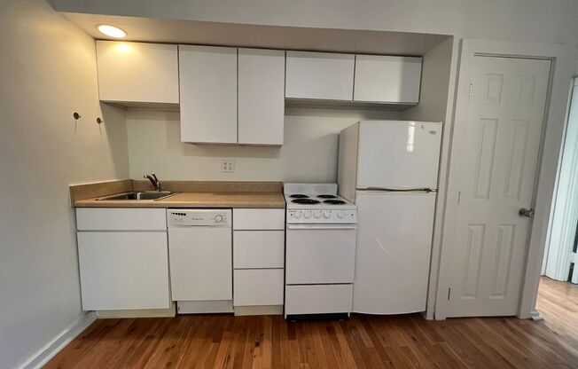 1 bed, 1 bath, 410 sqft, $1,499, Unit 3530 Louisa St. #14