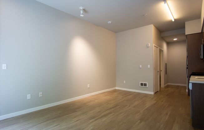 *FREE RENT* Sellwood-Great Modern Studio w/Dishwasher & W/D!