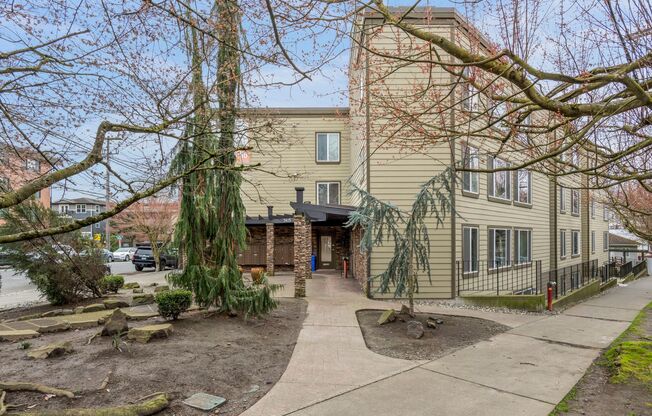 2 beds, 1 bath, 725 sqft, $2,930, Unit 401