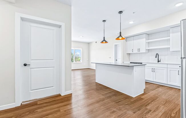 3 beds, 2 baths, 1,275 sqft, $1,999, Unit 1-206
