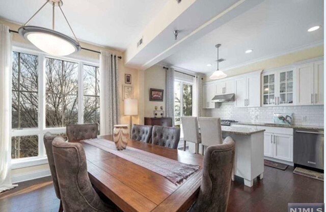 200 LAIRD AVE