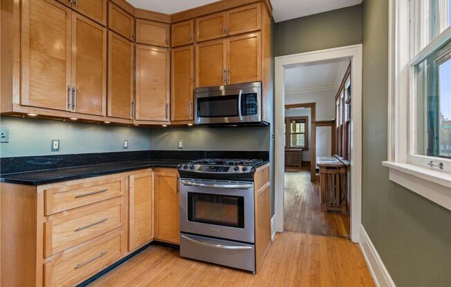 Huge 8 Bedroom Across from Macalester! August or September Move In
