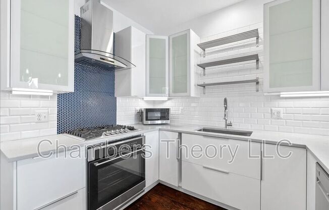 2033 N CAPITOL ST NE