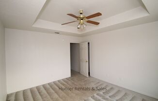 3 beds, 2 baths, $1,100, Unit Unit B