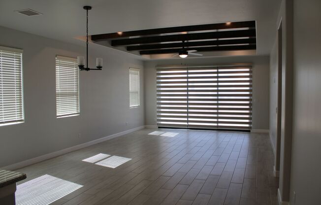 405 COLEFORD LN.