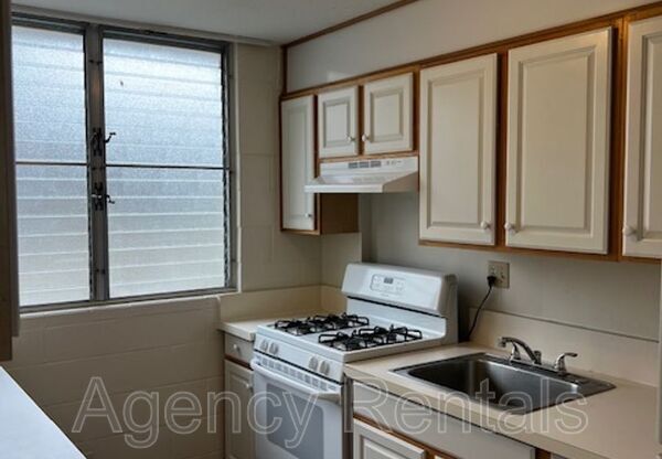 1019 Punahou St