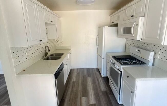 Bright 3BD Condo in Gated Community