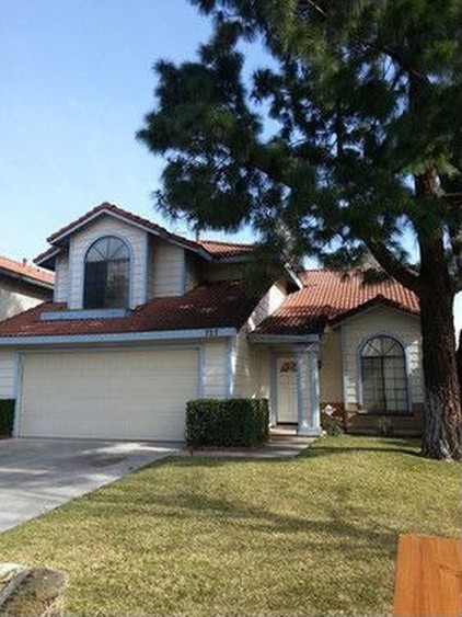 LIVE THE DREAM IN A PRIVATE HOA COMMUNITY IN RIALTO! *** 3 BEDROOM + LOFT! ***