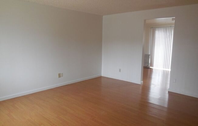 2 beds, 1 bath, 840 sqft, $1,595, Unit Unit 3