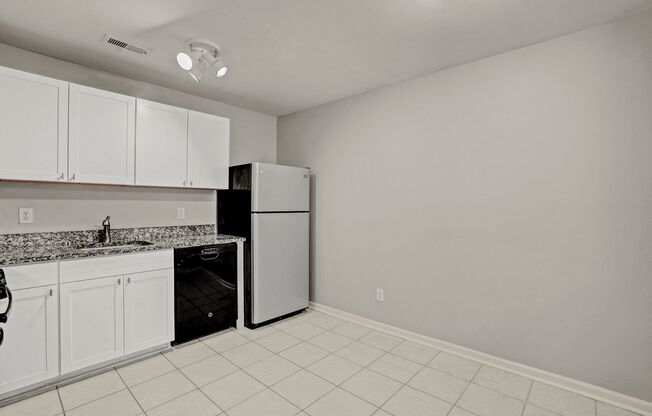 3 beds, 2.5 baths, $1,650, Unit Unit 105