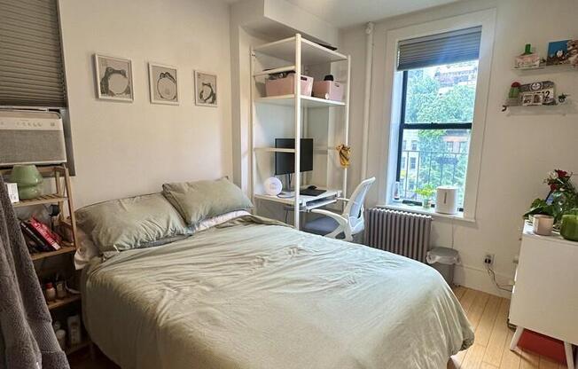 326 W 47 ST