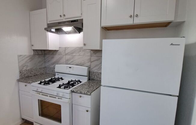 373-375 N. Roosevelt Ave