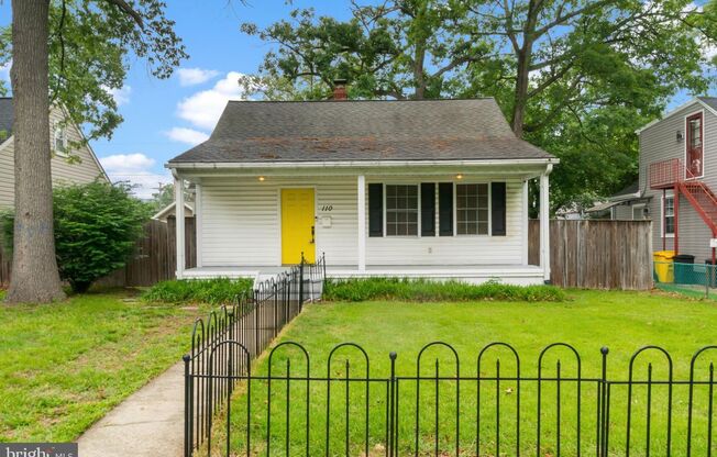 Welcome to 110 Greenway Street, the cutest 2bd 2bth cape cod!