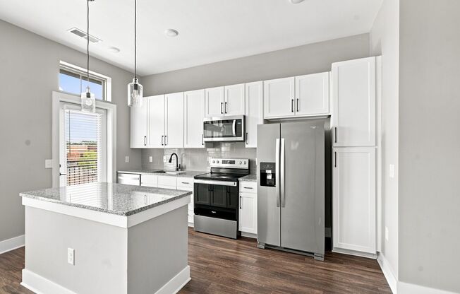 Studio, 1 bath, 640 sqft, $1,399, Unit 313 S1