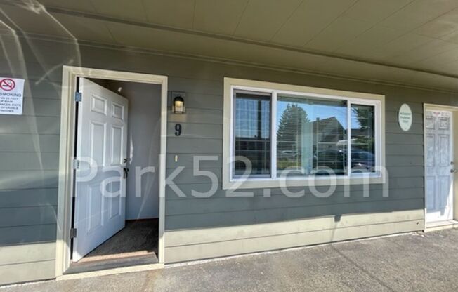 $500 Off First Full Month!  1st Floor Studio Apartment in North Tacoma