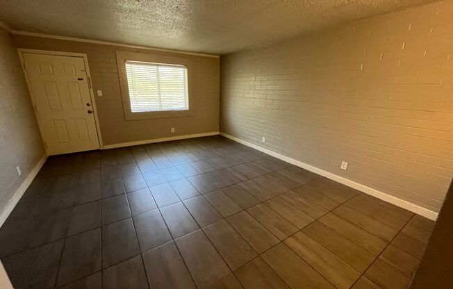 Studio, 1 bath, 400 sqft, $950, Unit 19