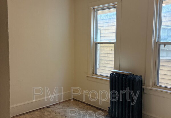 1562 S 7 ST