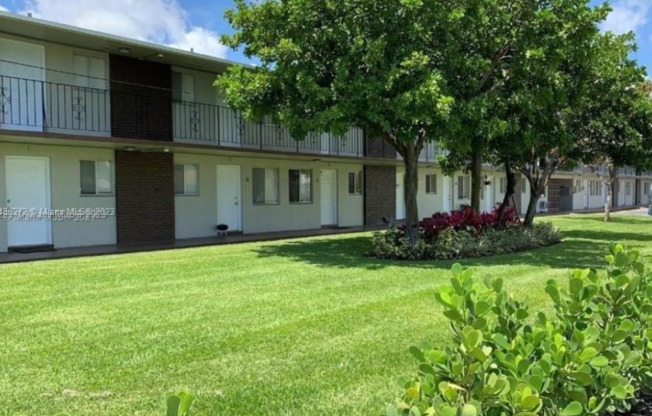 Affordable Living Downtown Hollywood!!!!