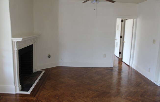 2 beds, 1 bath, $895, Unit Apt. E