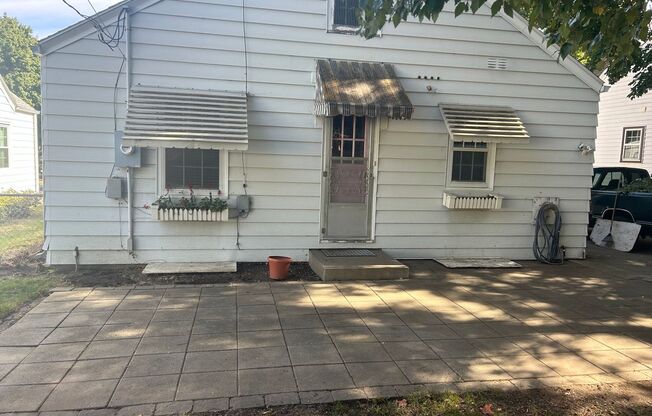 2 beds, 1 bath, $1,500