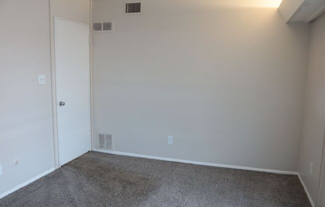 2 beds, 1 bath, 764 sqft, $875, Unit 57B