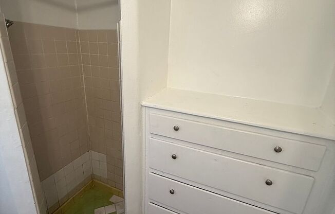 Studio, 1 bath, $1,400, Unit B