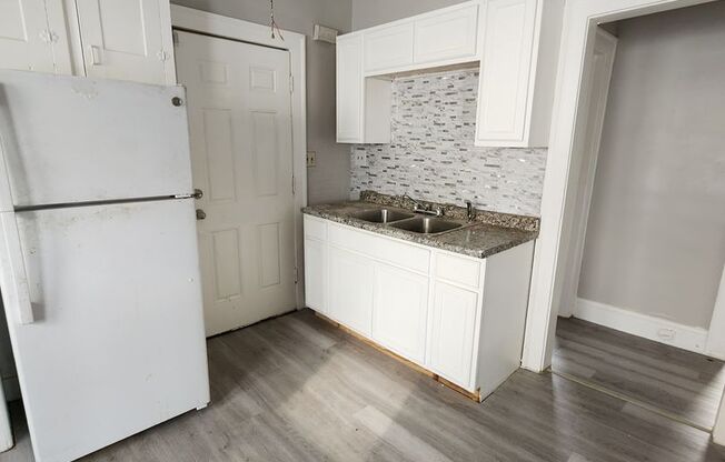 2 beds, 1 bath, $1,000, Unit Up