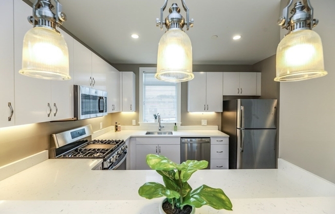 2 beds, 2 baths, 1,000 sqft, $3,350, Unit 412