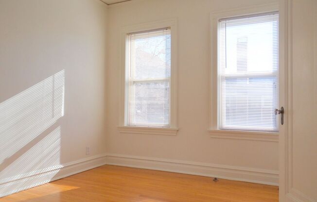 Spacious 1BD/1BATH in Moorlands Neighborhood